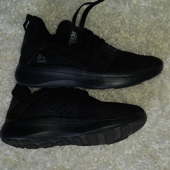 Black Reebok - Picture 4 of 4